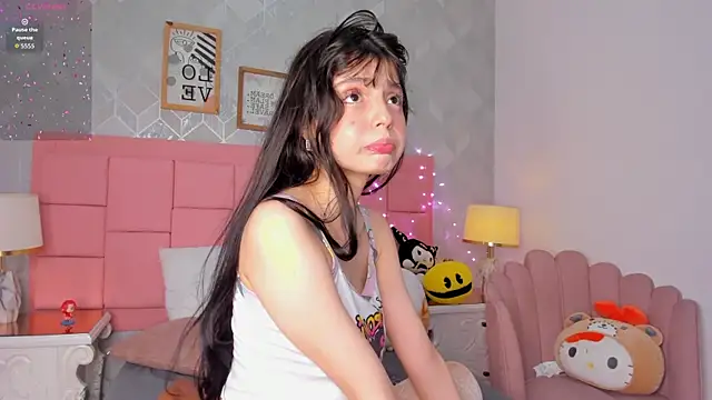 Snapshot of dolly_kitter chatting on April 17, 12:19 pm dolly kitter online show from April 17, 12:19 pm