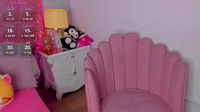 Snapshot of dolly_kitter chatting on April 29, 12:31 pm dolly kitter online show from April 29, 12:31 pm