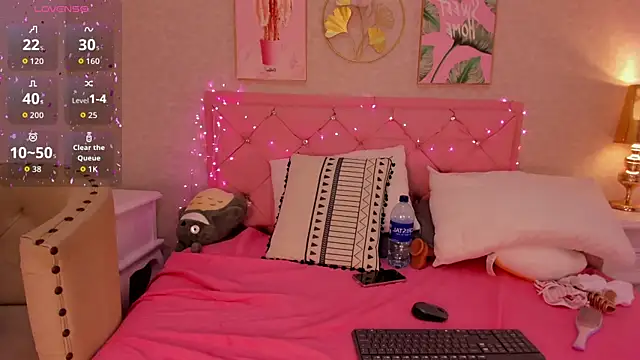 Snapshot of dolly_kitter chatting on May 14, 11:44 pm dolly kitter online show from May 14, 11:44 pm