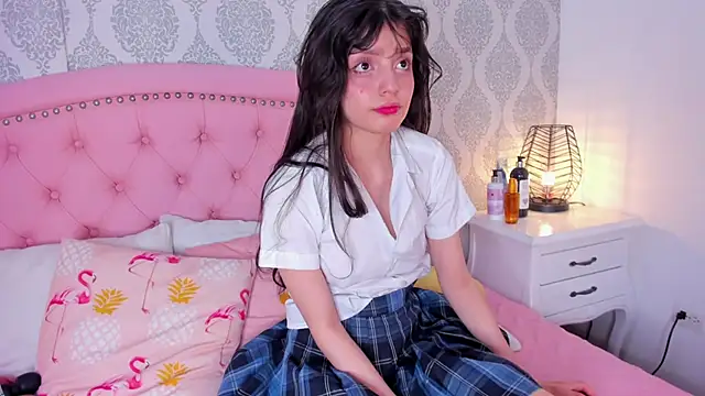 Snapshot of dolly_kitter chatting on June 12, 12:04 pm dolly kitter online show from June 12, 12:04 pm