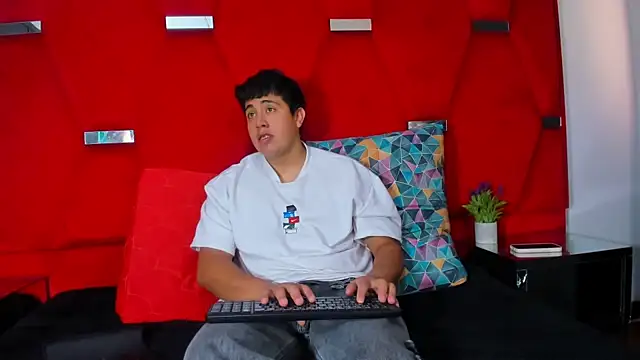 Emma And Darling online show from February 3, 6:02 pm