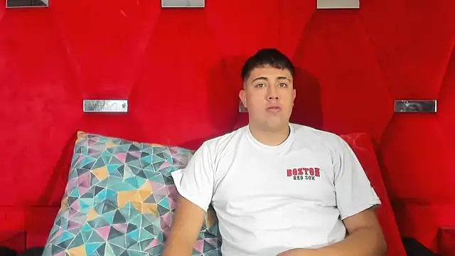 Emma And Darling online show from February 5, 1:38 pm