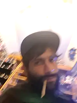 Snapshot of TrndSettr chatting on February 14, 8:44 am TrndSettr online show from February 14, 8:44 am