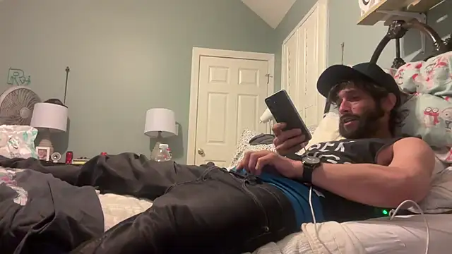 Snapshot of TrndSettr chatting on March 28, 12:21 am TrndSettr online show from March 28, 12:21 am