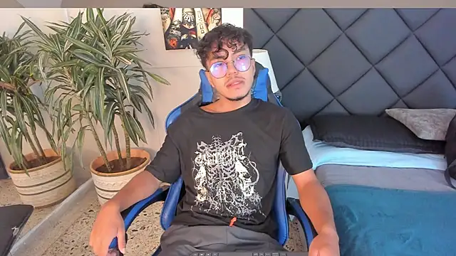 kai storn online show from April 2, 11:41 am