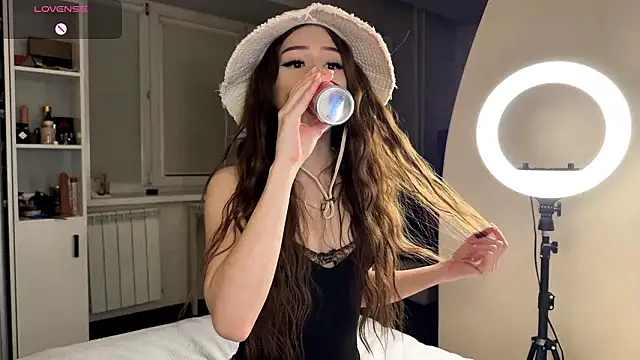 randiburt online show from March 25, 1:50 pm