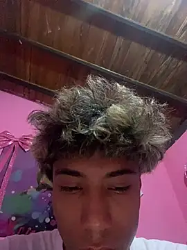 Snapshot of Adan21_cm chatting on February 3, 6:40 am Adan21 cm online show from February 3, 6:40 am