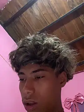 Snapshot of Adan21_cm chatting on February 7, 5:44 am Adan21 cm online show from February 7, 5:44 am