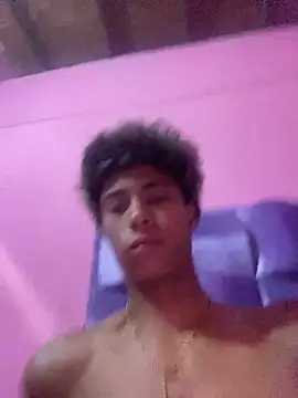 Snapshot of Adan21_cm chatting on February 13, 7:37 am Adan21 cm online show from February 13, 7:37 am