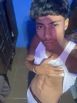 Snapshot of Adan21_cm chatting on March 28, 12:32 am Adan21 cm online show from March 28, 12:32 am