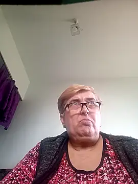 Snapshot of SusanStar874 chatting on April 13, 1:49 pm SusanStar874 online show from April 13, 1:49 pm