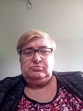 Snapshot of SusanStar874 chatting on April 21, 7:36 am SusanStar874 online show from April 21, 7:36 am