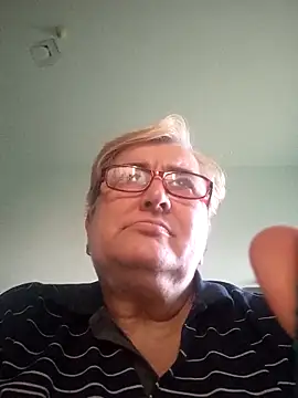 Snapshot of SusanStar874 chatting on May 5, 5:10 pm SusanStar874 online show from May 5, 5:10 pm