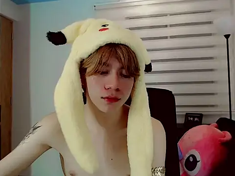 Snapshot of duvisex19 chatting on April 18, 2:04 am duvisex19 online show from April 18, 2:04 am