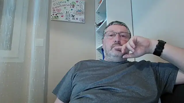 doudou310 online show from February 27, 5:18 am