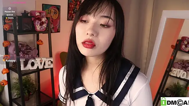 Snapshot of Noiry_Vuvez chatting on April 10, 8:13 pm Noiry Vuvez online show from April 10, 8:13 pm
