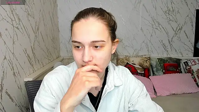 Alisa  Hall online show from February 1, 6:45 am