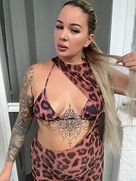 sexybatwomen33 online show from June 4, 7:36 am