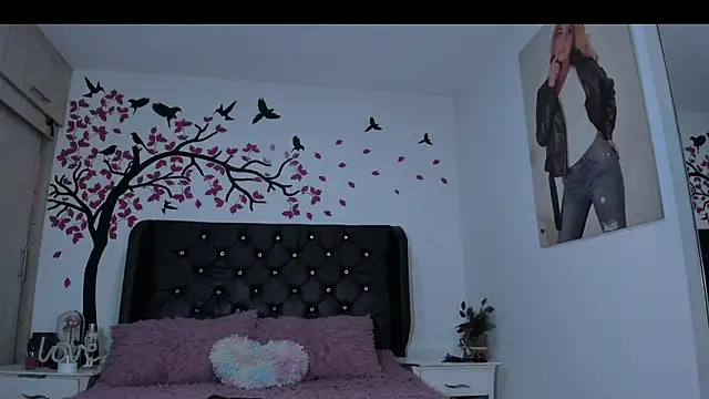 Snapshot of vicky_ney chatting on January 15, 11:30 pm vicky ney online show from January 15, 11:30 pm