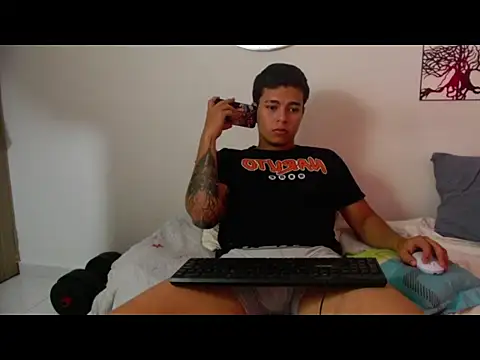 Snapshot of zilong_love20 chatting on February 1, 1:48 am zilong love20 online show from February 1, 1:48 am