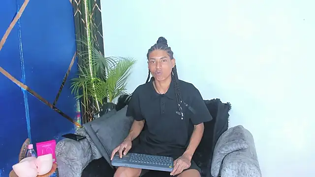 Snapshot of Walkers05 chatting on July 3, 5:52 pm Walkers05 online show from July 3, 5:52 pm