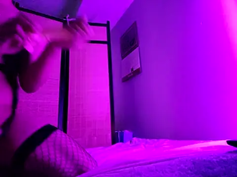 Snapshot of FembMarie chatting on March 19, 5:00 am FembMarie online show from March 19, 5:00 am