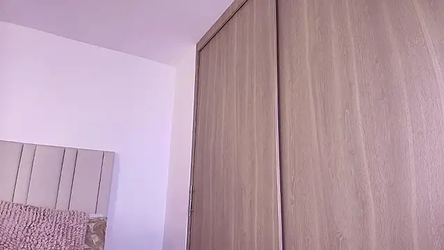 Snapshot of Anna-Lynn chatting on March 8, 2:04 am Anna-Lynn online show from March 8, 2:04 am