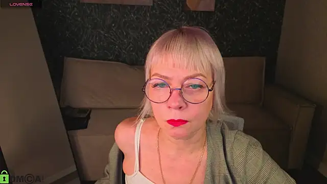 Snapshot of Ann_Annise chatting on February 24, 1:03 am Ann Annise online show from February 24, 1:03 am