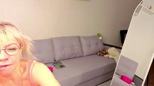 Snapshot of Ann_Annise chatting on March 8, 6:28 am Ann Annise online show from March 8, 6:28 am