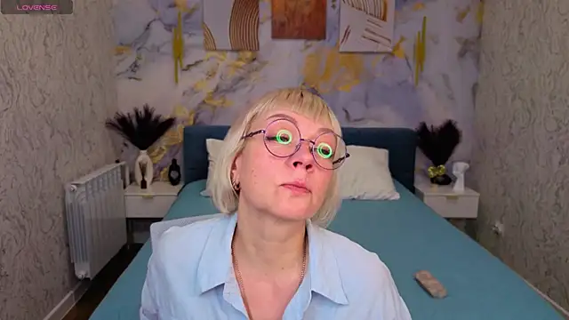 Snapshot of Ann_Annise chatting on March 19, 9:02 am Ann Annise online show from March 19, 9:02 am