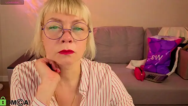 Snapshot of Ann_Annise chatting on March 26, 9:04 am Ann Annise online show from March 26, 9:04 am