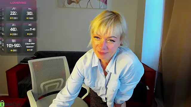 Ann Annise online show from June 12, 1:15 am