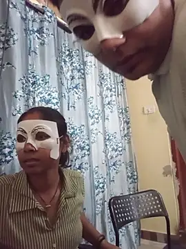 Snapshot of pinkbox chatting on April 12, 7:35 am pinkbox online show from April 12, 7:35 am