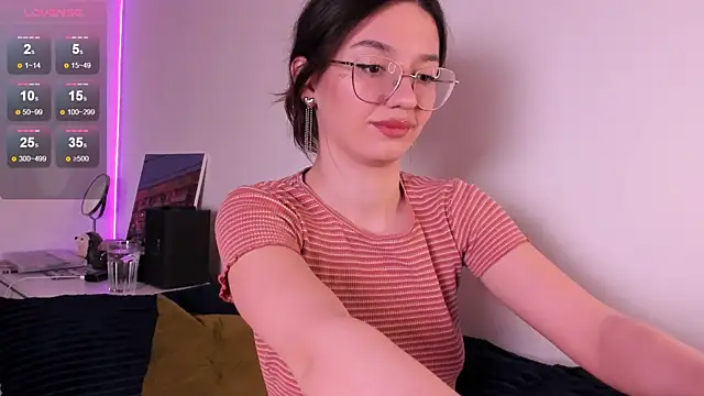 miabellee  online show from April 29, 9:10 pm