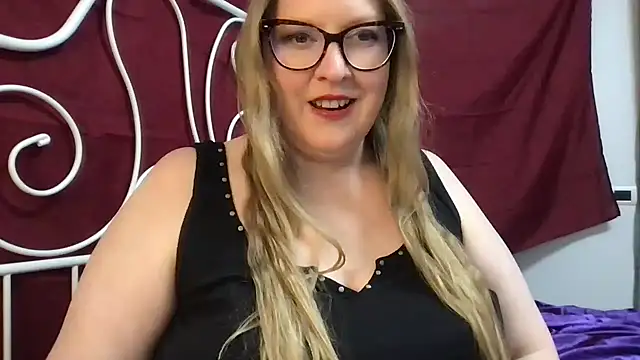 Snapshot of MissCharlotteXx chatting on February 27, 5:24 pm MissCharlotteXx online show from February 27, 5:24 pm