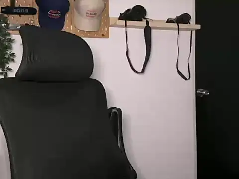 SamDornan51 online show from February 5, 11:09 pm