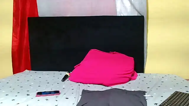 JinglynJuicy22 online show from February 4, 7:25 am