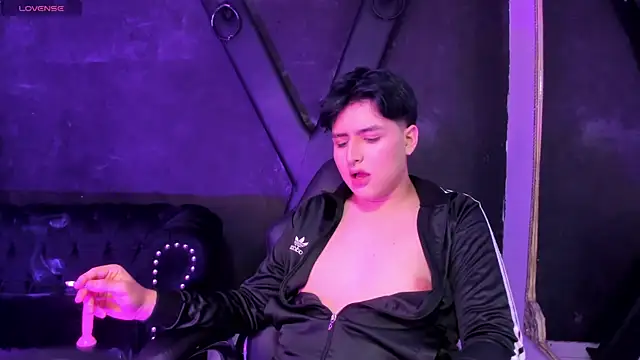 noahWolff  online show from February 5, 5:12 am