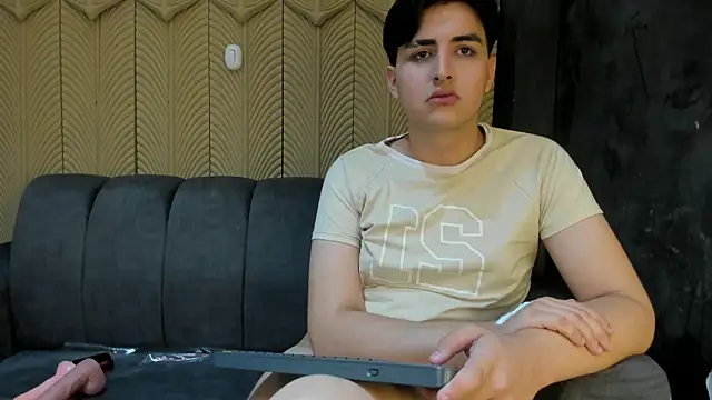 noahWolff  online show from February 10, 9:24 am