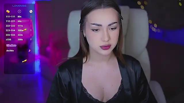 OliviaMoore  online show from February 5, 7:02 am