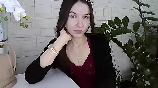 JuliaLovely online show from February 23, 2:58 pm