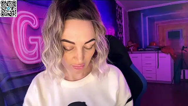 Snapshot of Vellora_ chatting on March 23, 5:28 pm Vellora online show from March 23, 5:28 pm