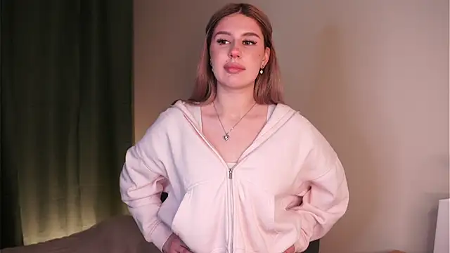 SandiCoutee online show from February 4, 6:36 pm