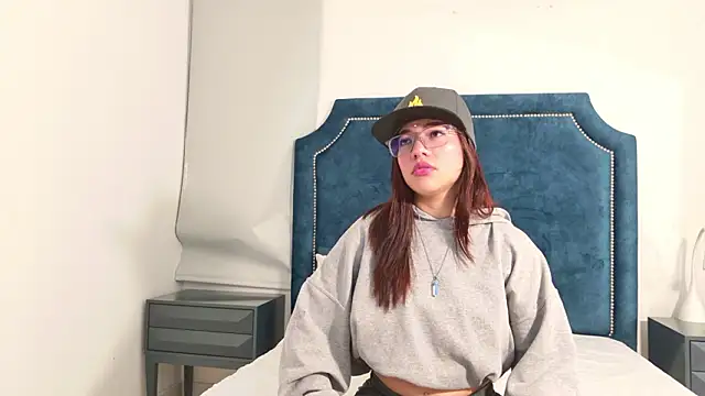 Snapshot of AntonellaBons chatting on March 5, 11:34 pm AntonellaBons online show from March 5, 11:34 pm