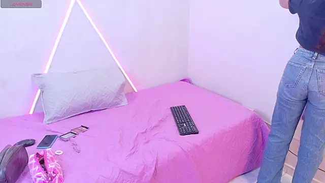 LeaneRous online show from February 4, 12:22 pm