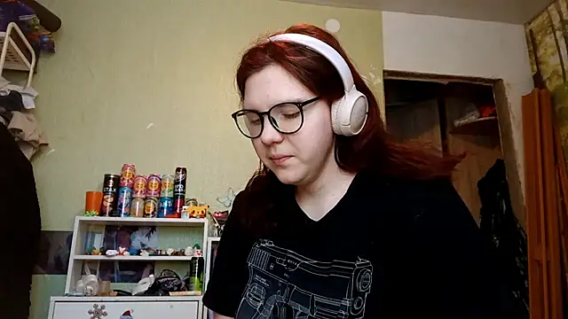 VannessaDillenbeck online show from February 4, 8:09 am