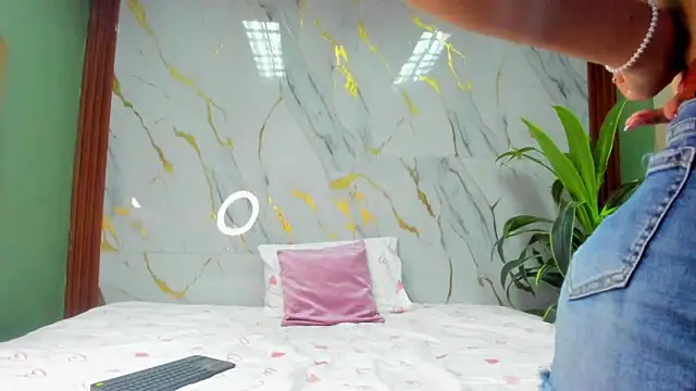 Snapshot of Amanda_Rossi chatting on March 17, 8:12 pm Amanda Rossi online show from March 17, 8:12 pm