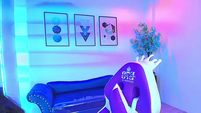 Maddie T18 online show from March 26, 11:27 am