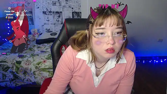 Cherrybloom692 online show from February 8, 7:45 am