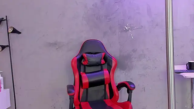 naomi  blair online show from April 4, 3:05 am